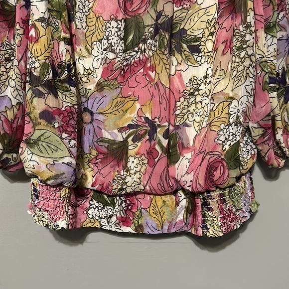 Beautiful ladies,‎ flower blouse by Judy Bond. - Picture 5 of 7